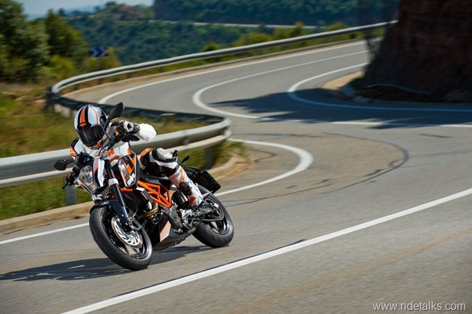 2013 KTM Duke 390 (2)