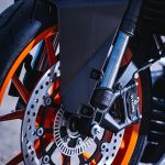 2016-ktm-rc-390-images-front-disc-brake-studio-shot