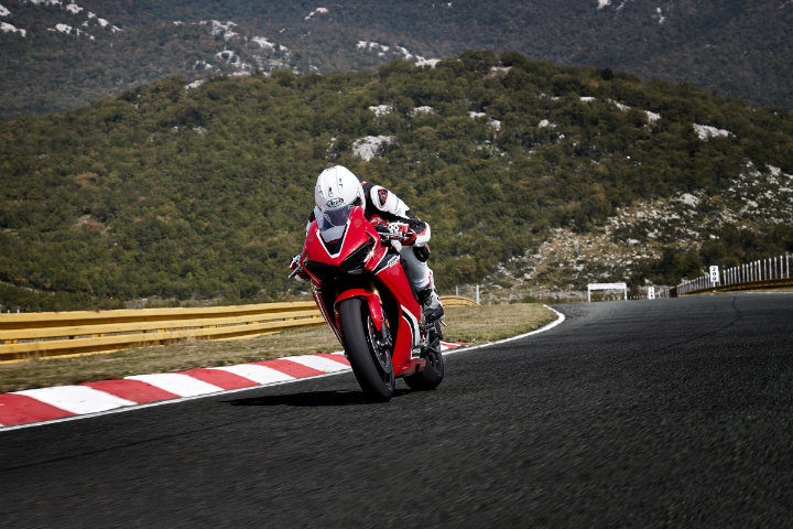 2017 Honda CBR1000RR - In motion